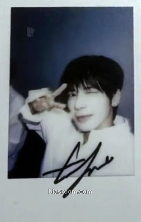 Taehyun The Star Chapter: Sanctuary Photocard - TOMORROW X TOGETHER - TOMORROW X TOGETHER K-pop photocard