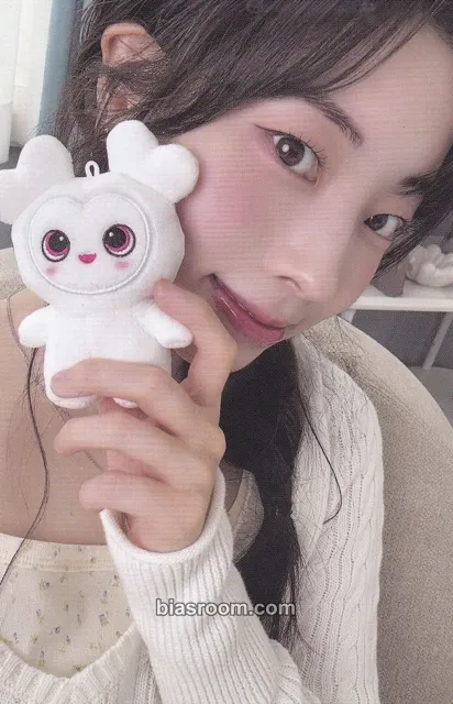 Dahyun ONCE Fanclub 5th Generation: Home Sweet ONCE Photocard - TWICE - TWICE K-pop photocard