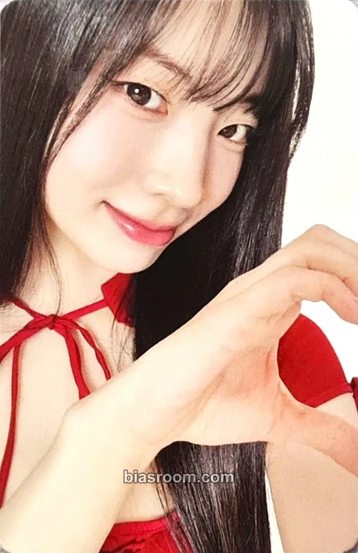Dahyun 2026 Season’s Greetings: RED WHISPERS Photocard - TWICE - TWICE K-pop photocard