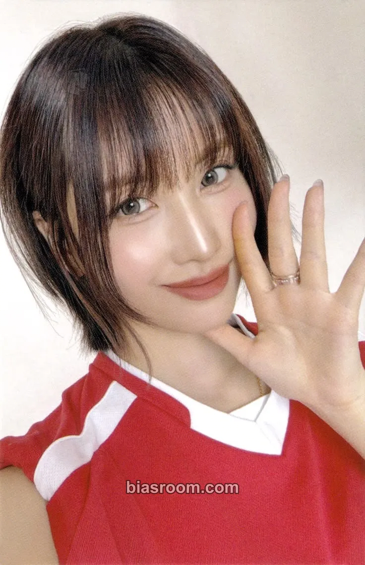 Momo 2026 Season’s Greetings: RED WHISPERS Photocard - TWICE - TWICE K-pop photocard