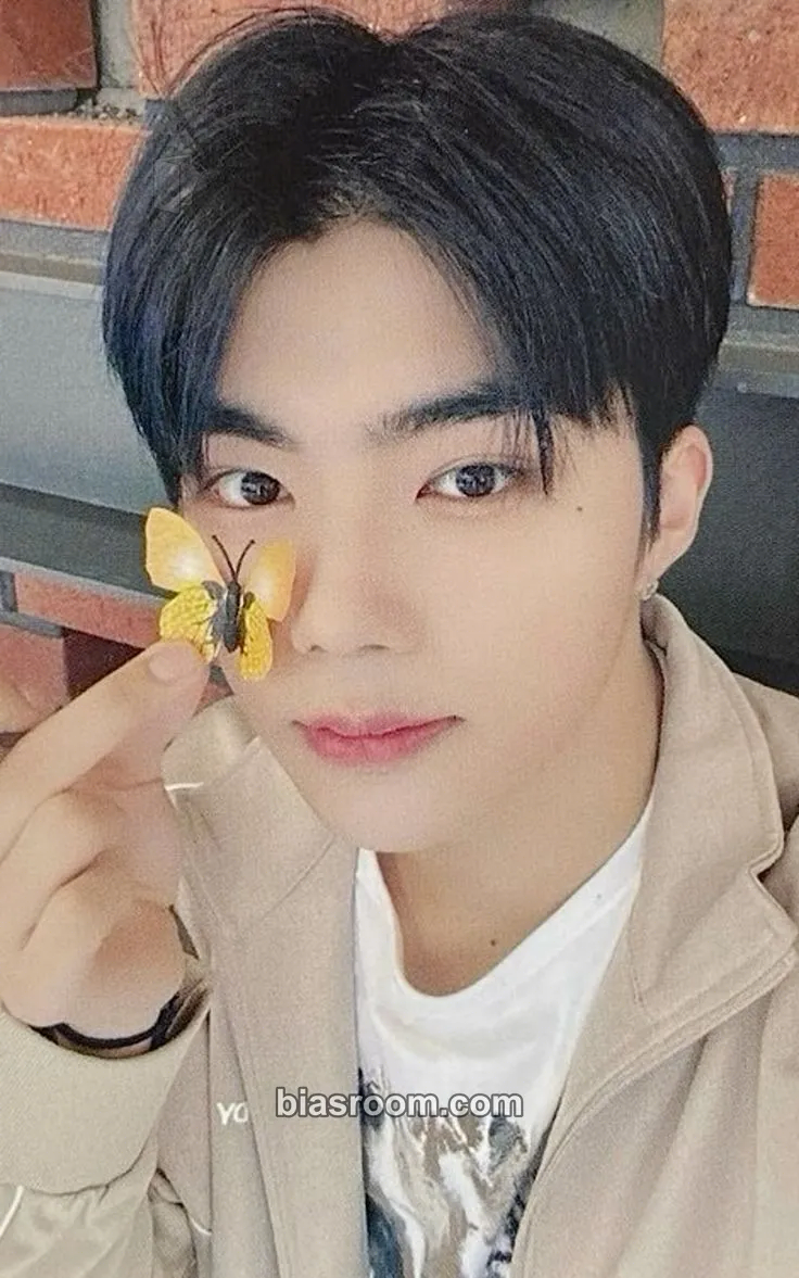 Gunwook You Had Me at Hello Photocard - ZEROBASEONE - ZEROBASEONE K-pop photocard