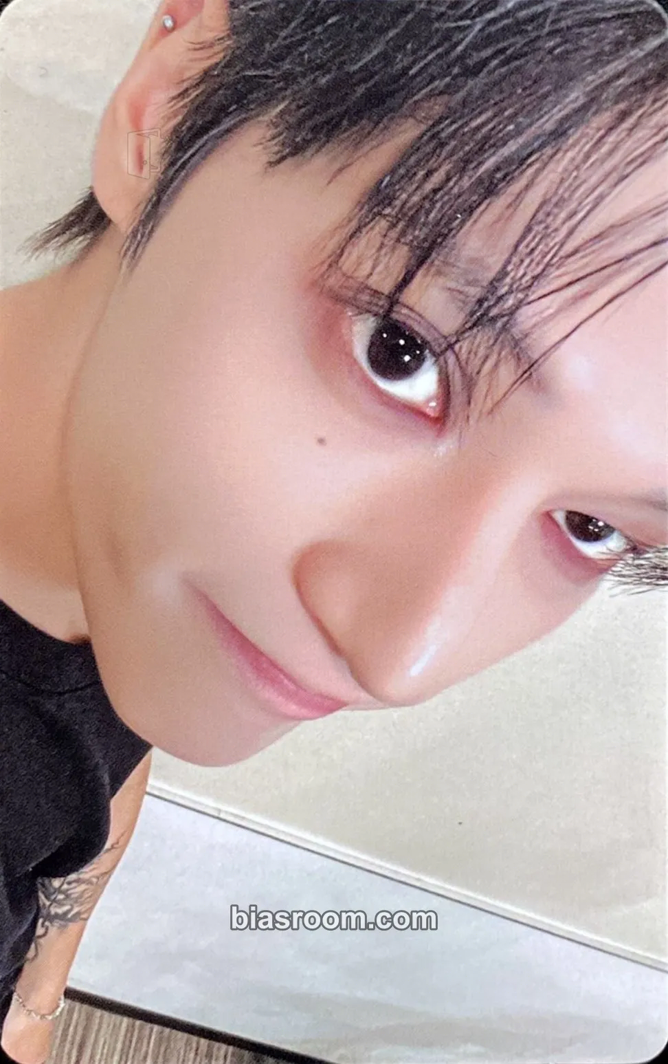 Wooyoung 8ROOM MD Photocard - ATEEZ - ATEEZ K-pop photocard