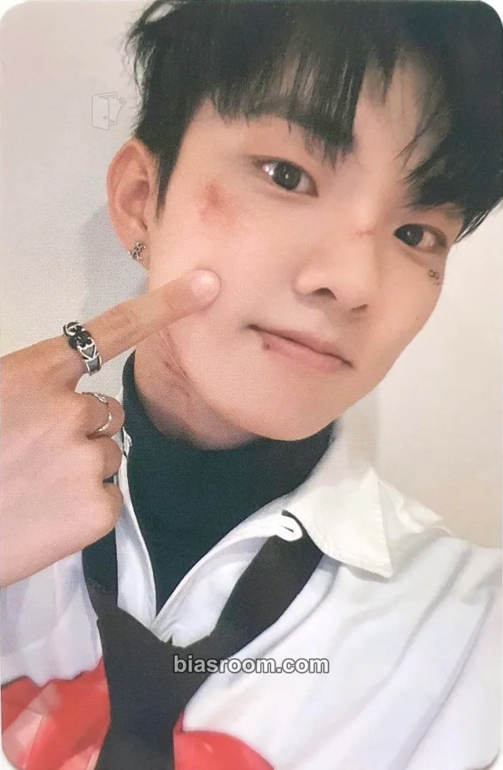 Q Maverick Photocard - THE BOYZ - THE BOYZ K-pop photocard