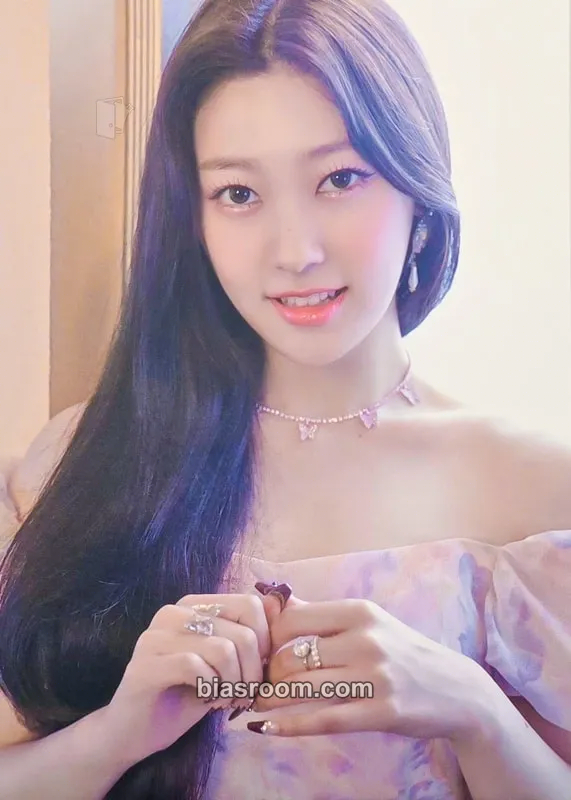 Choerry Flip That Photocard - LOONA - LOONA K-pop photocard