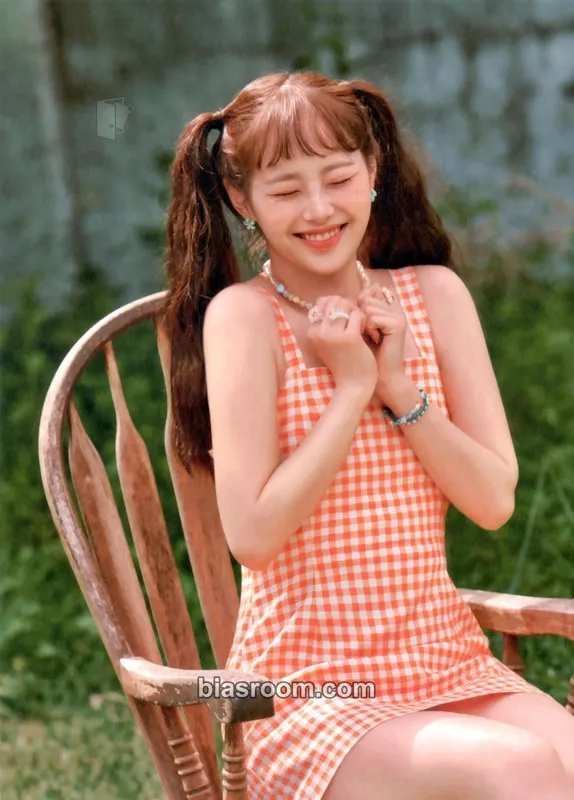 Chuu Flip That Photocard - LOONA - LOONA K-pop photocard