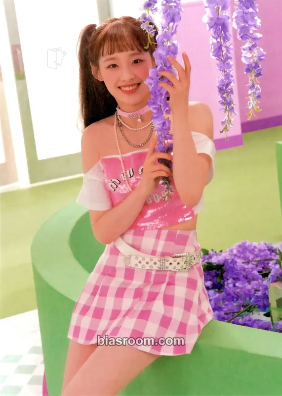 Chuu Flip That Photocard - LOONA - LOONA K-pop photocard