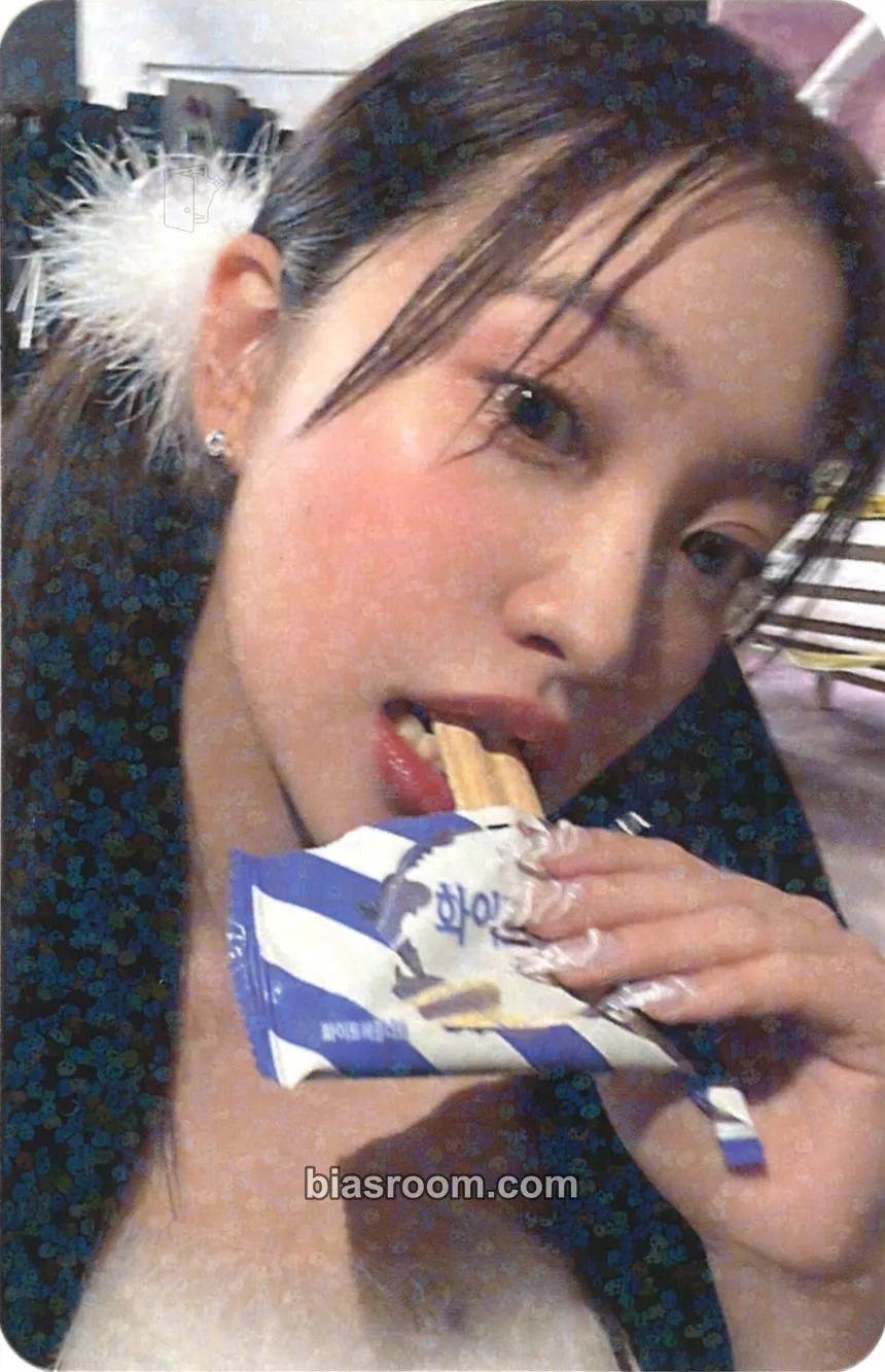 Yeri Pink Christmas Photocard - Red Velvet - Red Velvet K-pop photocard