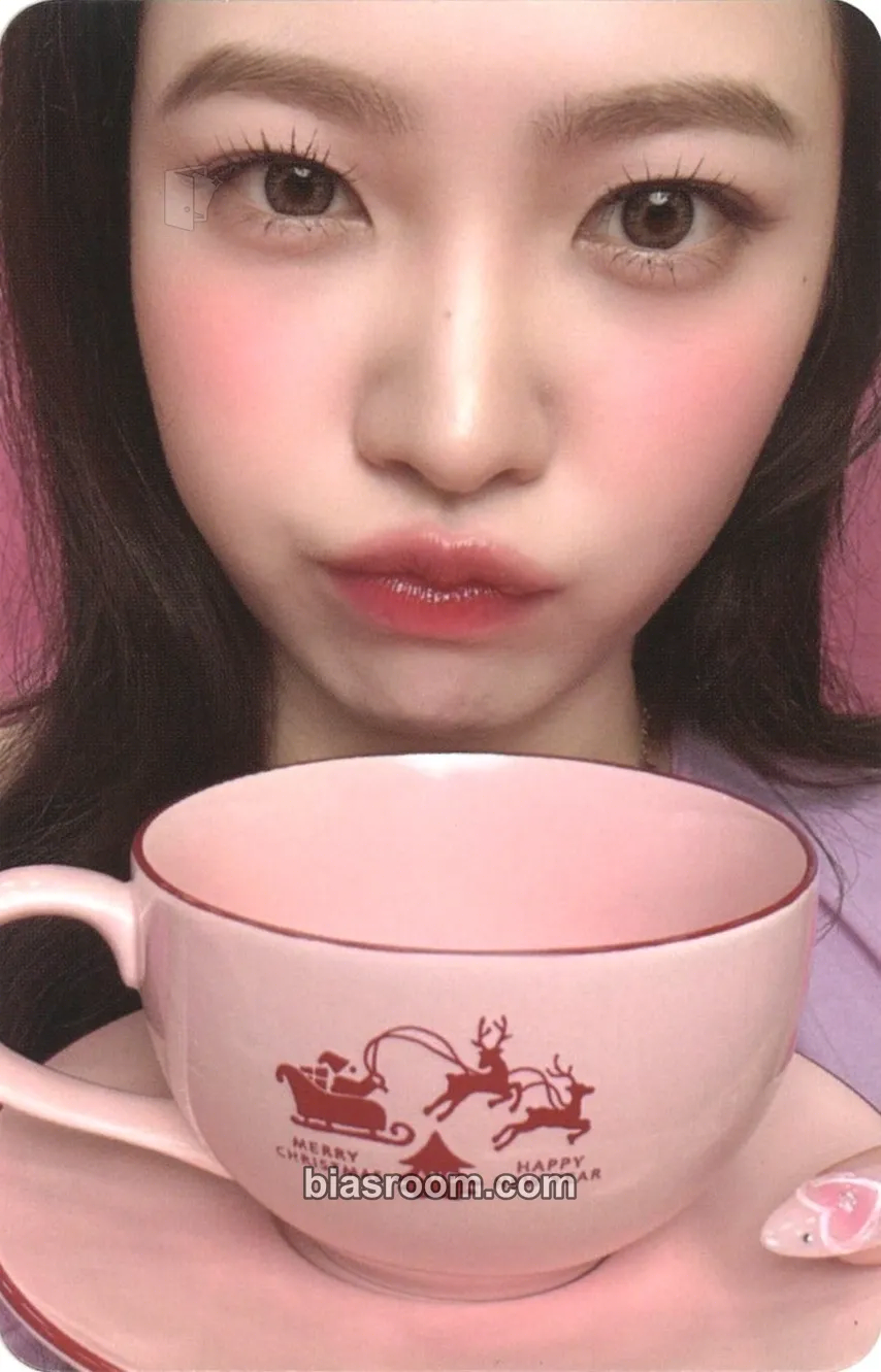 Yeri Pink Christmas Photocard - Red Velvet - Red Velvet K-pop photocard