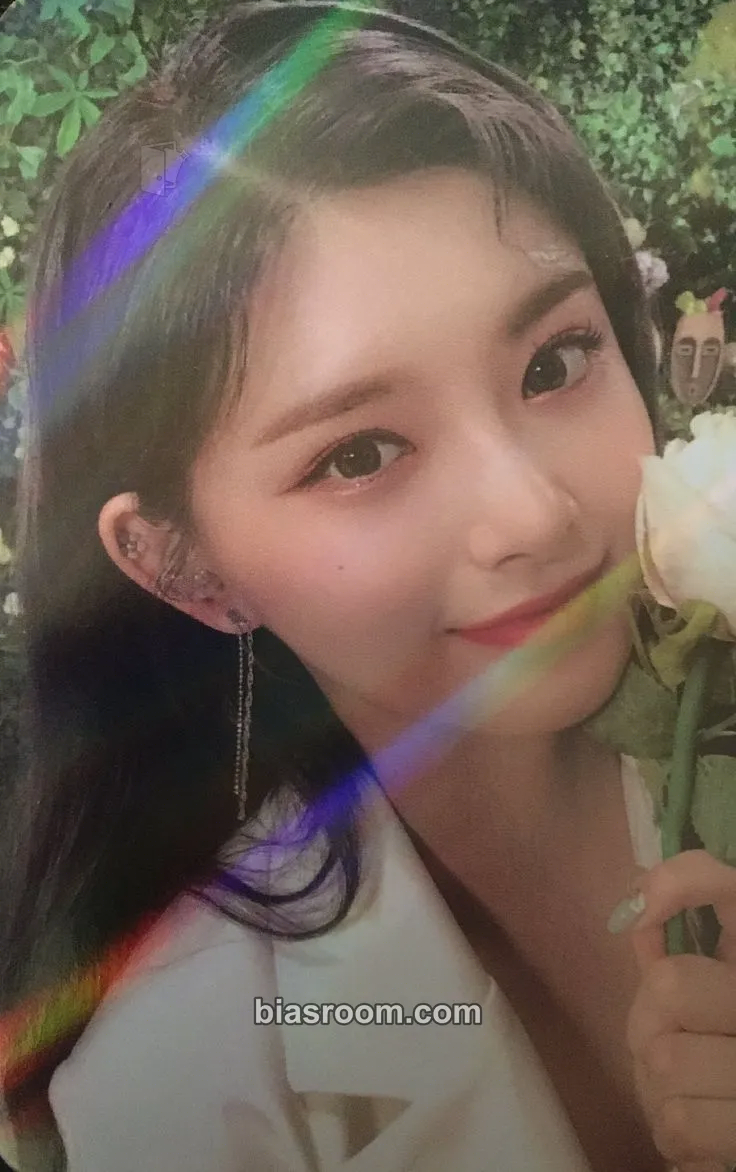 Yiren -77.82X-78.29 Photocard - EVERGLOW - EVERGLOW K-pop photocard