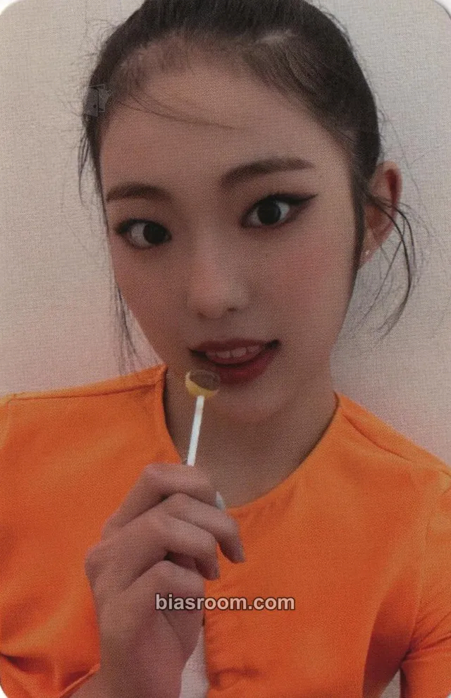 Yel Athletic Girl Photocard - H1-KEY - H1-KEY K-pop photocard