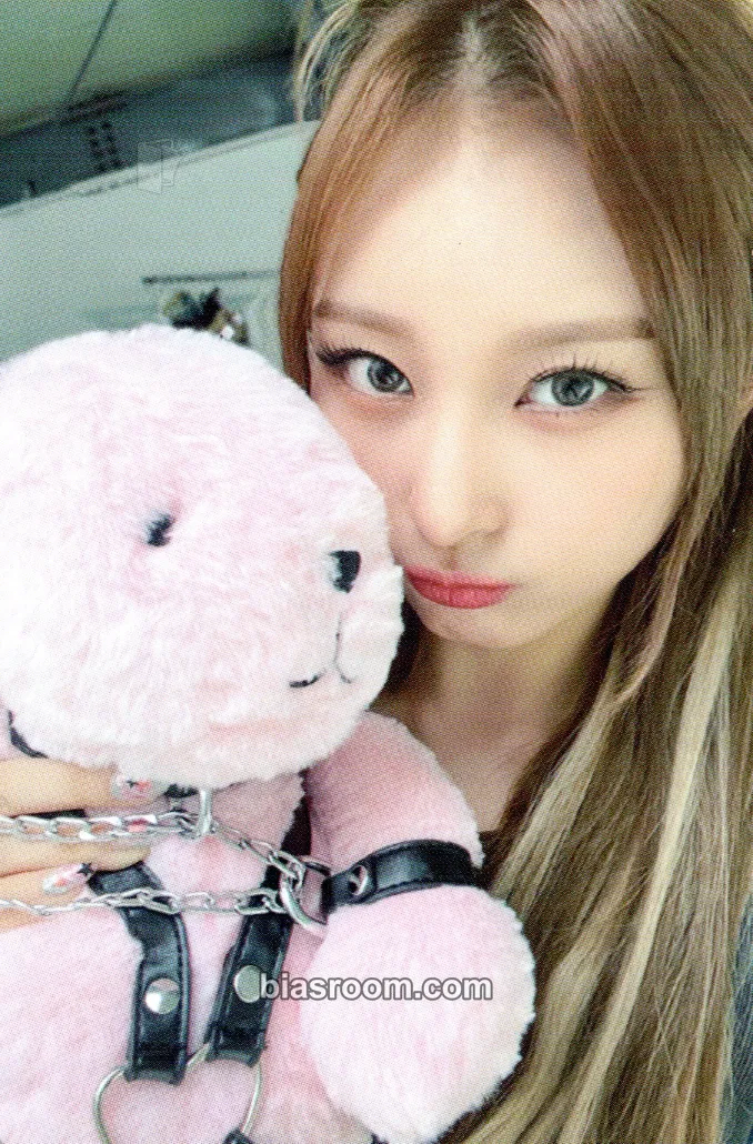 Chowon Challenger Photocard - ICHILLIN’ - ICHILLIN’ K-pop photocard