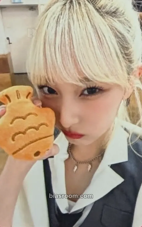 Chowon BITE ME Photocard - ICHILLIN’ - ICHILLIN’ K-pop photocard
