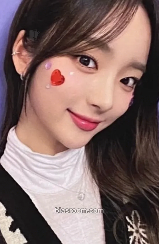 E.JI BITE ME Photocard - ICHILLIN’ - ICHILLIN’ K-pop photocard