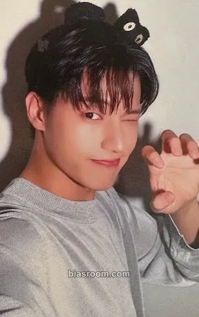 Wooyoung GOLDEN HOUR : Part.1 Photocard - ATEEZ - ATEEZ K-pop photocard