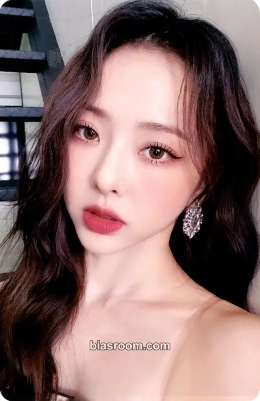 ViVi LUMINOUS Photocard - LOONA - LOONA K-pop photocard