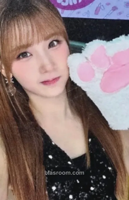 Jiyoon Feelin' Hot Photocard - ICHILLIN’ - ICHILLIN’ K-pop photocard