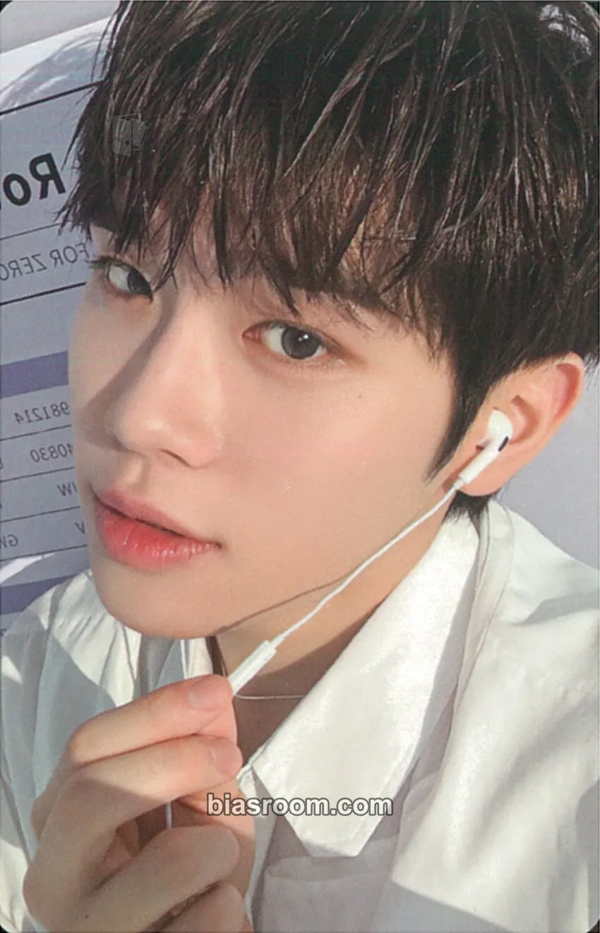 Taerae Pop-up Store in Gangnam (Line Friends) Photocard - ZEROBASEONE - ZEROBASEONE K-pop photocard