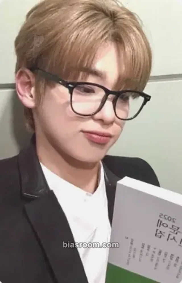 82Major - Dogyun - Trophy Album everline video call (fancall) photo event round 2
