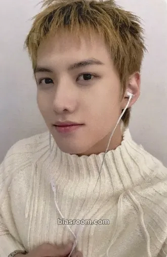 Seongil Trophy Photocard - 82Major - 82Major K-pop photocard