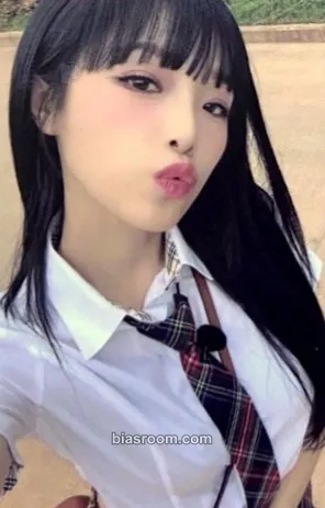Yena SMARTPHONE Photocard - Yena K-pop photocard