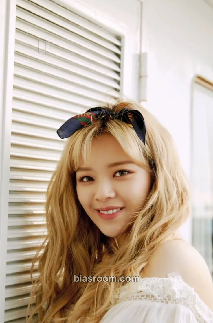 Jeongyeon 2021 Season's Greetings: THE MOMENT FOREVER Photocard - TWICE - TWICE K-pop photocard