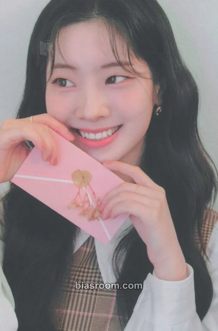 Dahyun 2022 Season's Greetings: LETTERS TO YOU Photocard - TWICE - TWICE K-pop photocard