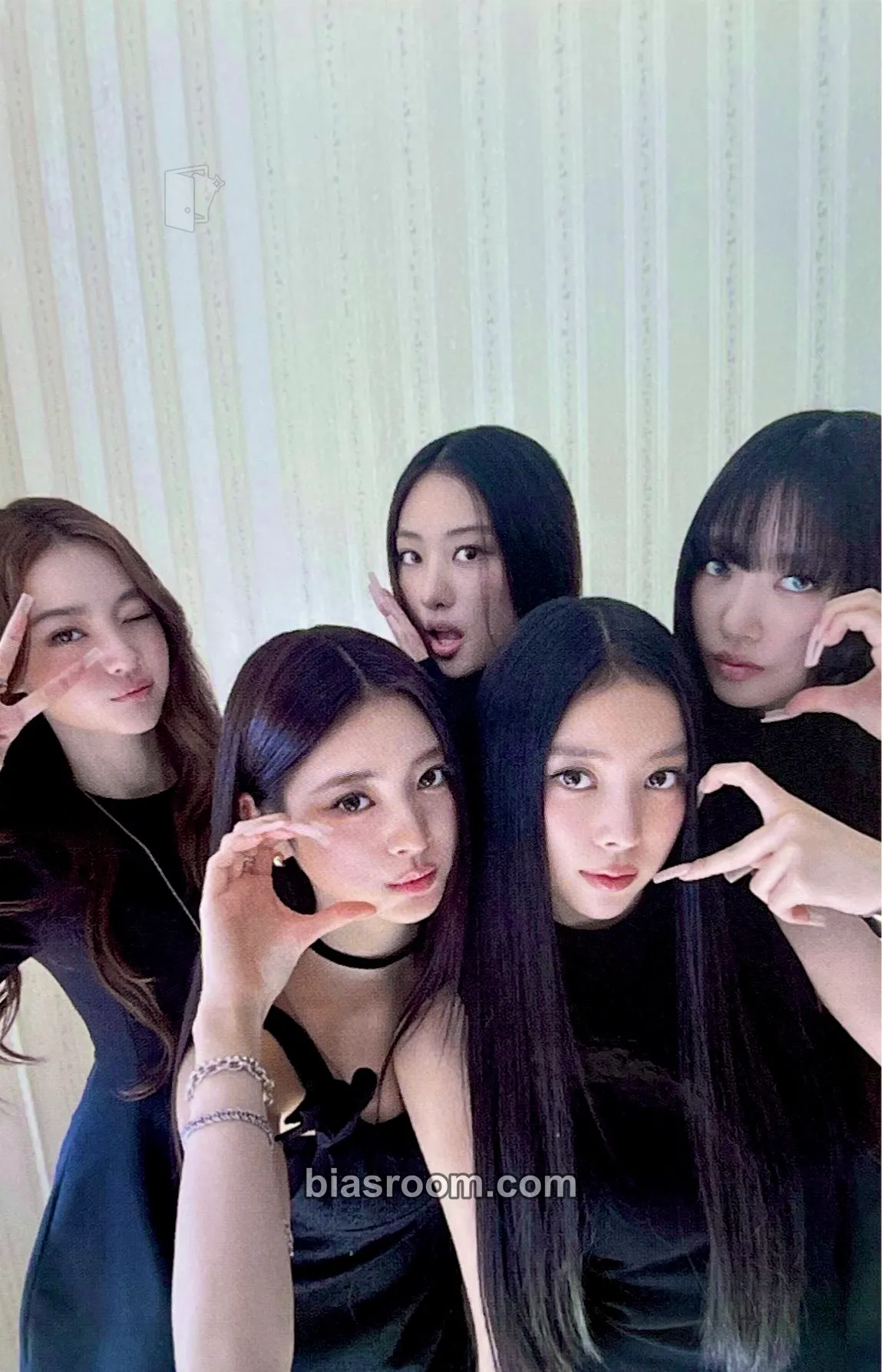 MY EYES OPEN VVIDE Photocard - MEOVV - MEOVV K-pop photocard