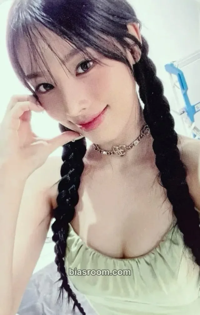 Jini - Jini - An Iron Hand In A Velvet Glove Album album photocard velvet glove version