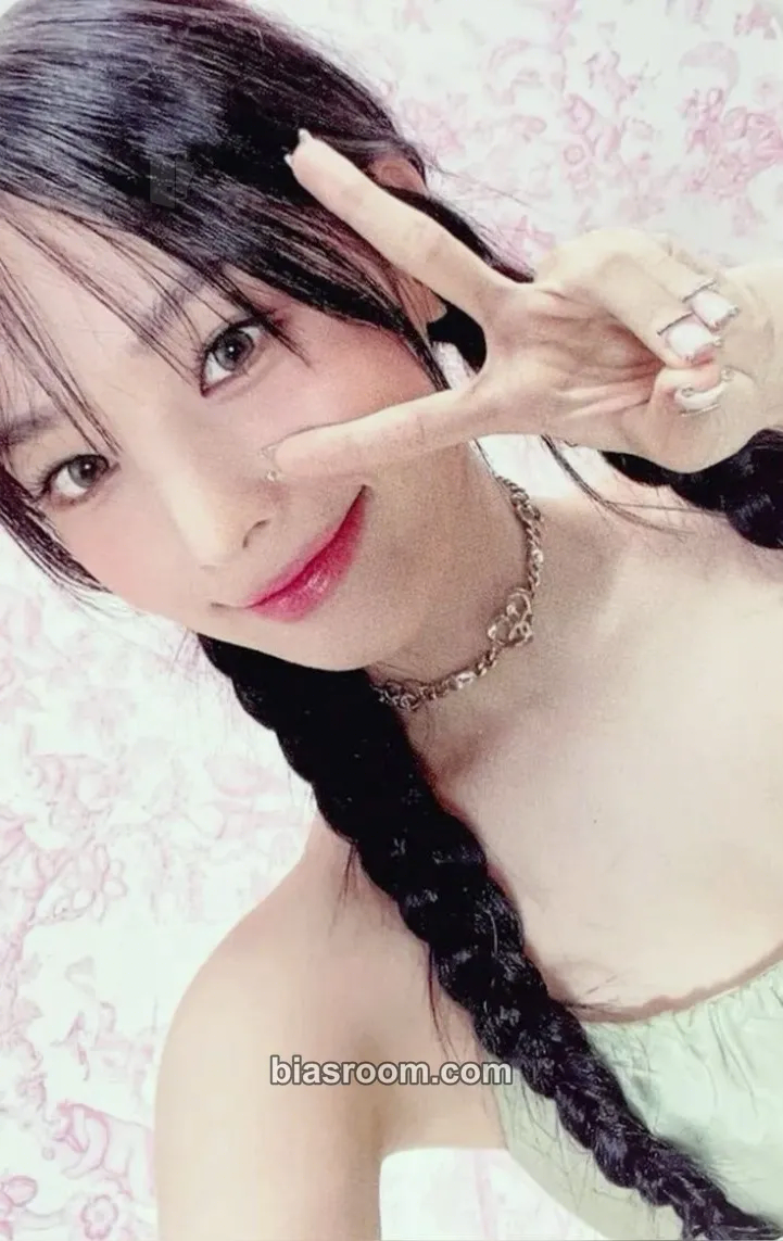 Jini An Iron Hand In A Velvet Glove Photocard - Jini K-pop photocard