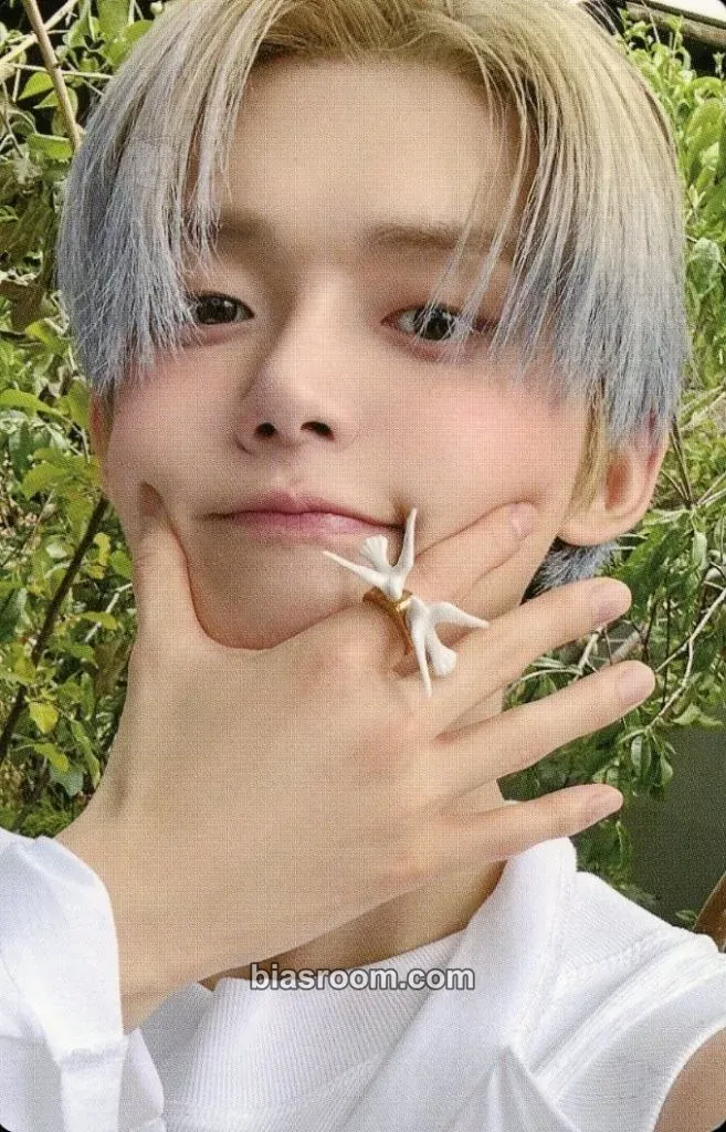 Yeonjun Starkissed Photocard - TOMORROW X TOGETHER - TOMORROW X TOGETHER K-pop photocard