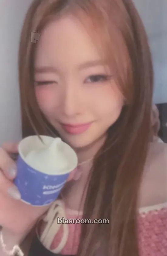 Jackie Feelin' Hot Photocard - ICHILLIN’ - ICHILLIN’ K-pop photocard