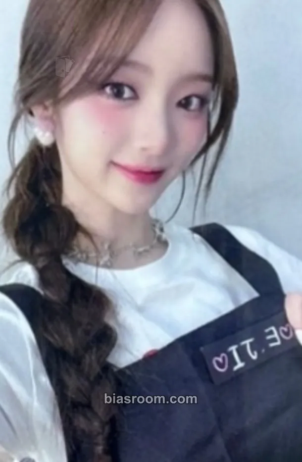 E.JI Feelin' Hot Photocard - ICHILLIN’ - ICHILLIN’ K-pop photocard