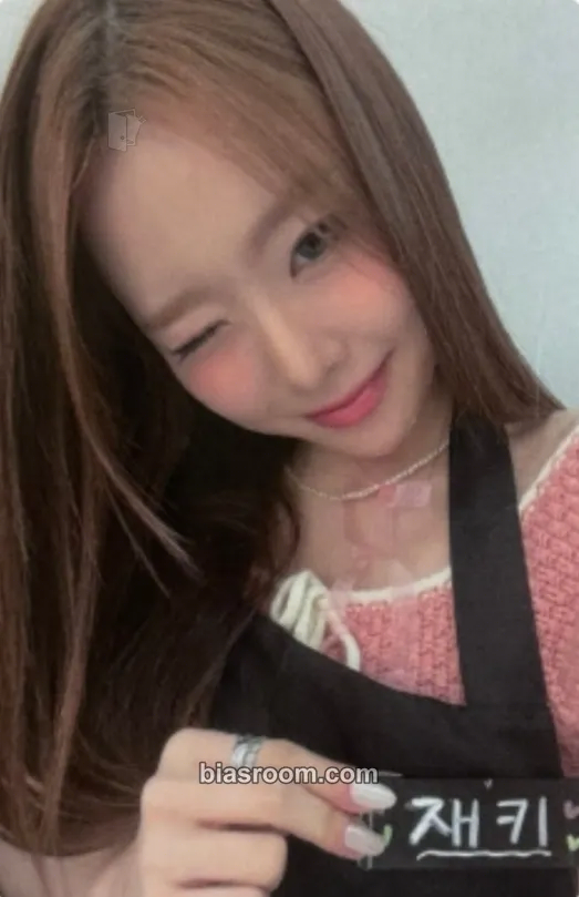 Jackie Feelin' Hot Photocard - ICHILLIN’ - ICHILLIN’ K-pop photocard