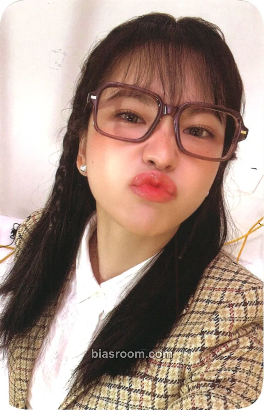 Yeri 2023 Season's Greetings Photocard - Red Velvet - Red Velvet K-pop photocard