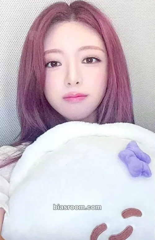 Yuna Girls Will Be Girls Photocard - ITZY - ITZY K-pop photocard