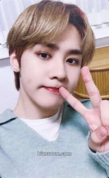 Kun Phantom Photocard - WayV - WayV K-pop photocard