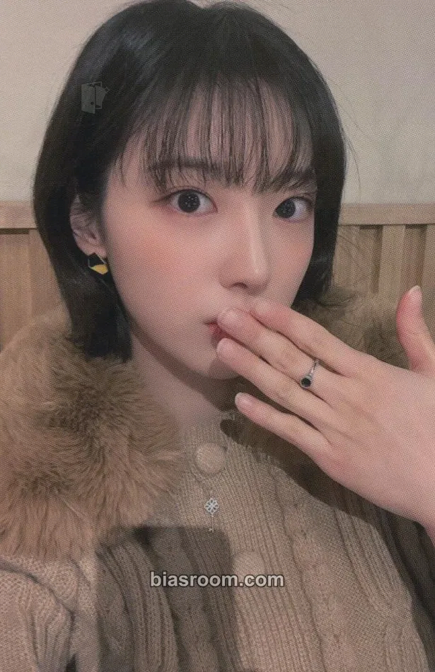 Riina Rose Blossom Photocard - H1-KEY - H1-KEY K-pop photocard