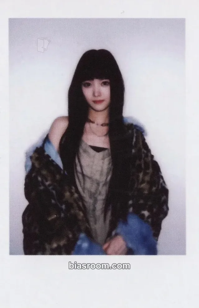 H1-KEY - Seoi - Rose Blossom Album withmuu pop-up store polaroid