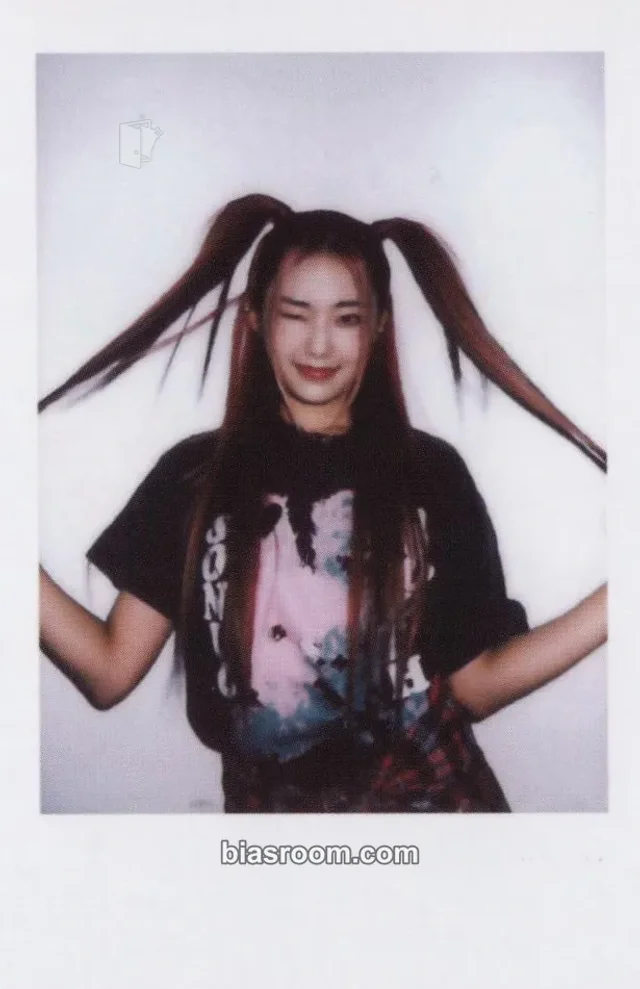 H1-KEY - Yel - Rose Blossom Album withmuu pop-up store polaroid