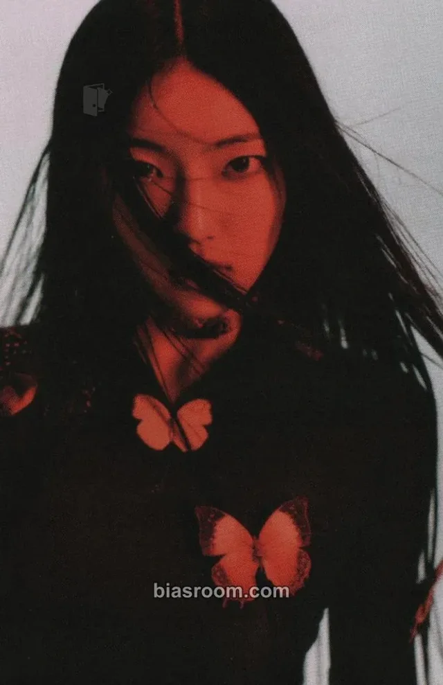H1-KEY - Yel - Rose Blossom Album withmuu pop-up store