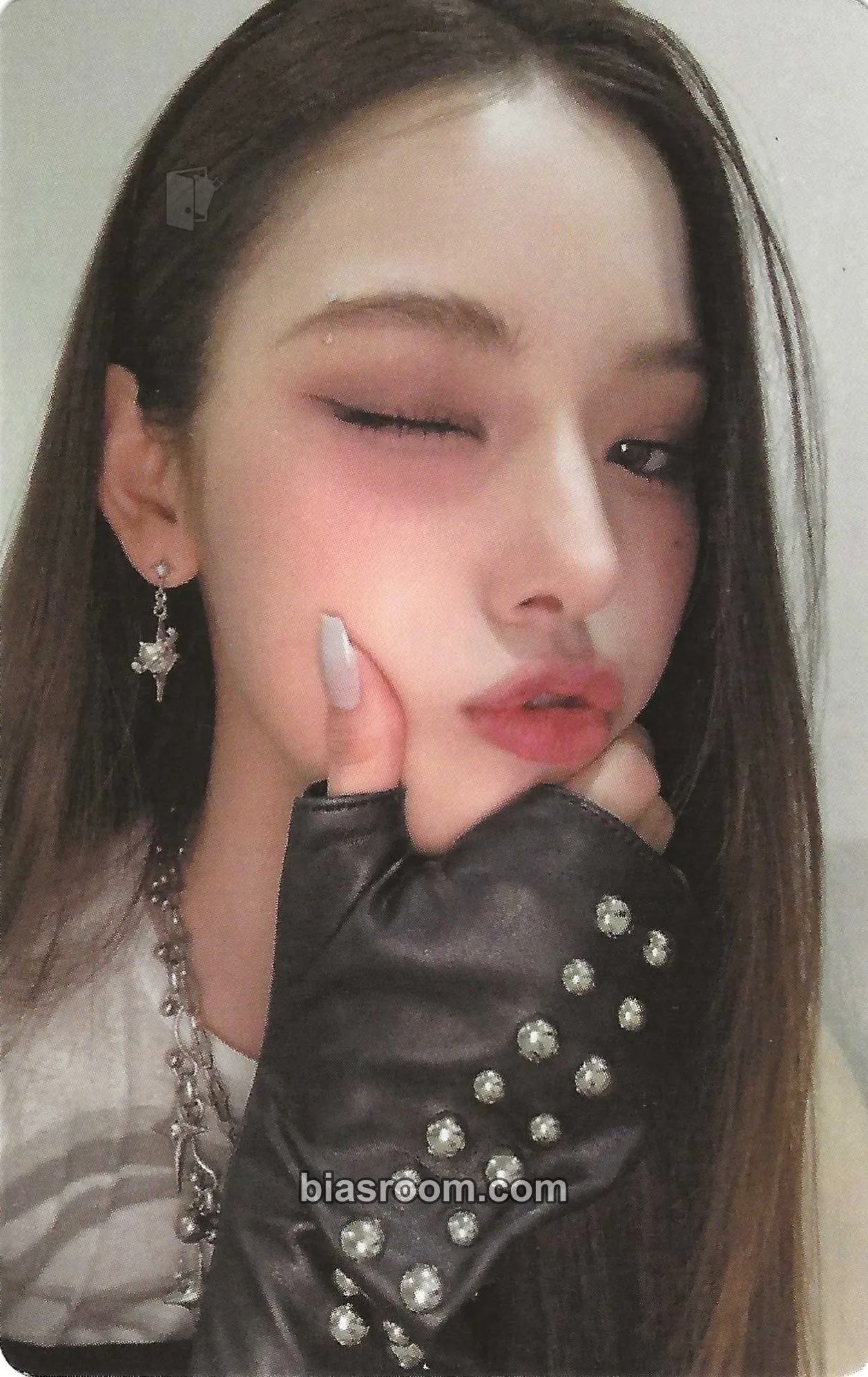 Mai 1st Fan Con <Not Just Pretty> Photocard - izna - izna K-pop photocard