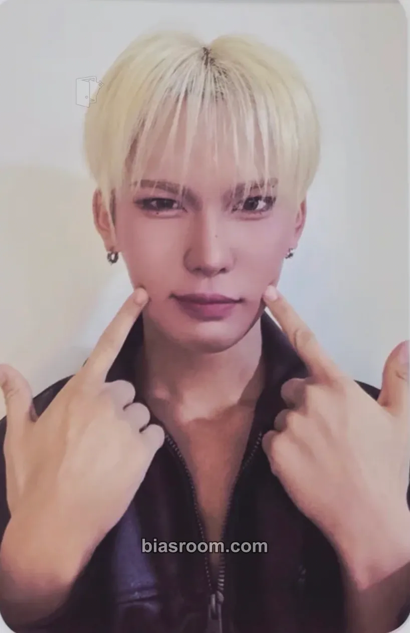 Hyun UXLXVE Photocard - XLOV - XLOV K-pop photocard