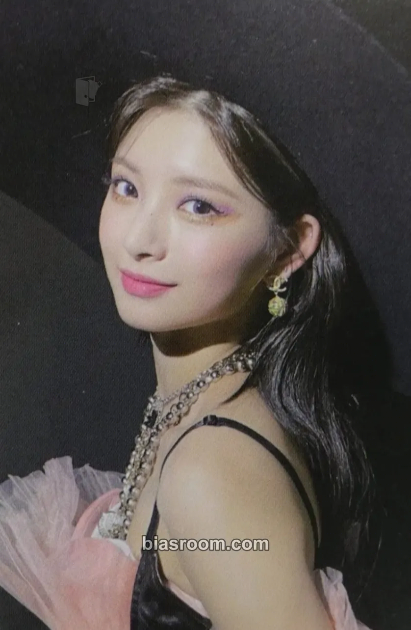 Yiren Return of The Girl Photocard - EVERGLOW - EVERGLOW K-pop photocard