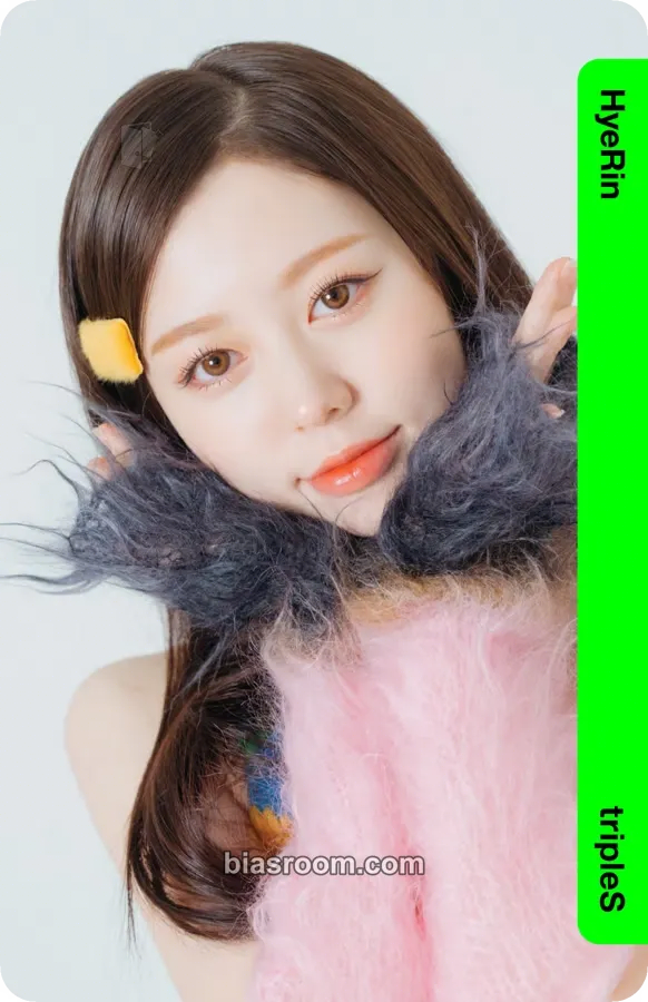 Hyerin Binary01 First Class Objekts Photocard - tripleS - tripleS K-pop photocard