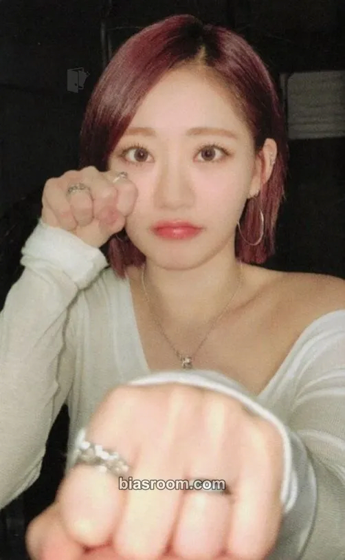 Julie 224 Photocard - KISS OF LIFE - KISS OF LIFE K-pop photocard