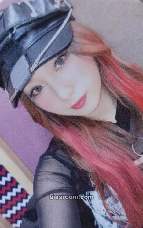 Juri Yellow punch Photocard - Rocket Punch - Rocket Punch K-pop photocard