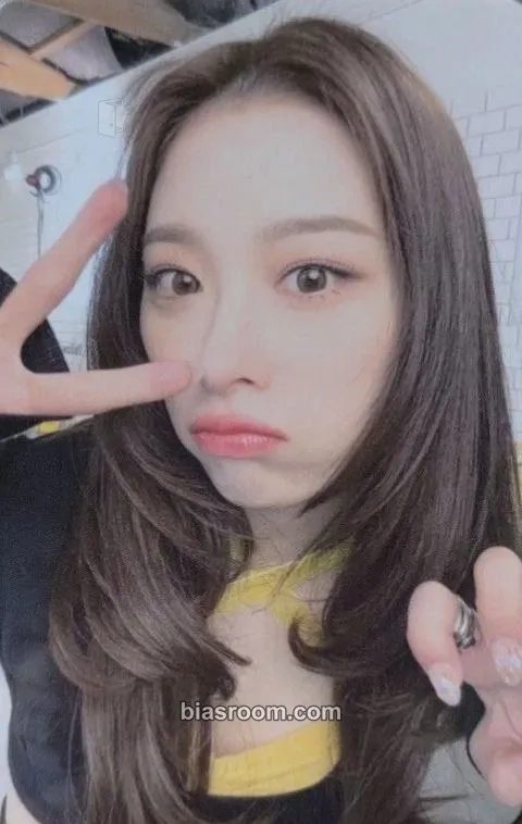 Yunkyoung Yellow punch Photocard - Rocket Punch - Rocket Punch K-pop photocard