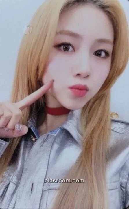 Dahyun Yellow punch Photocard - Rocket Punch - Rocket Punch K-pop photocard