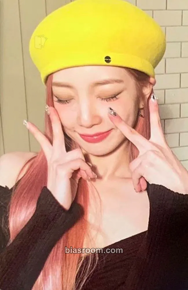 Yeonhee Yellow punch Photocard - Rocket Punch - Rocket Punch K-pop photocard