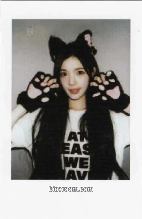Yuha STYLE Photocard - Hearts2Hearts - Hearts2Hearts K-pop photocard